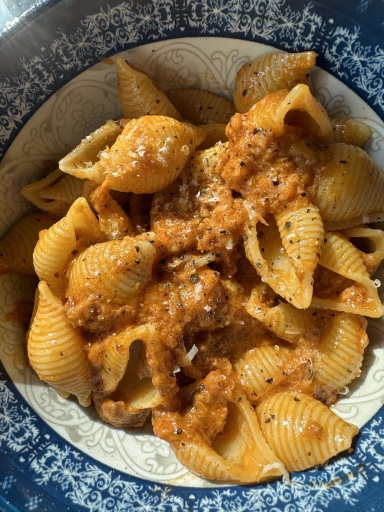 pasta shells with tomato sauce