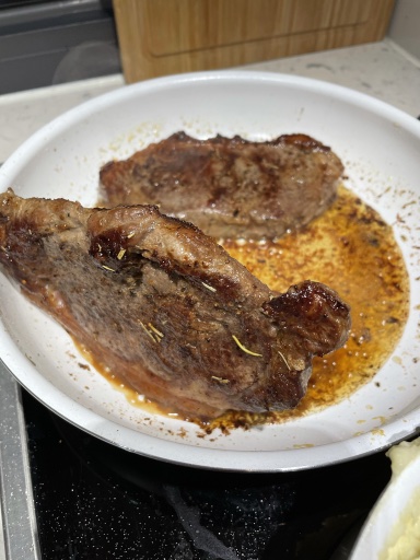 steak with mashed potatoes and zucchini