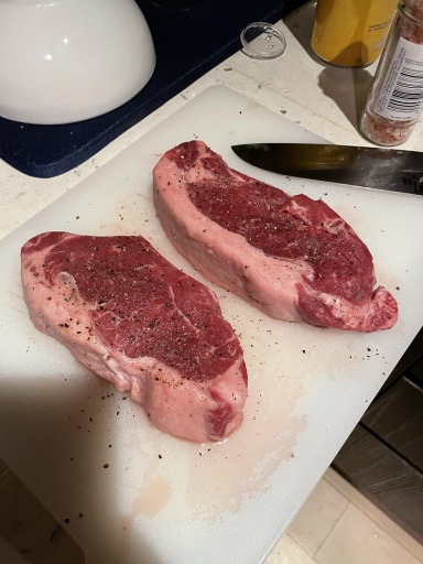 steak with mashed potatoes and zucchini