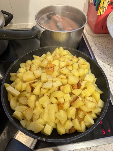 sausage with creamed leeks and potatoes