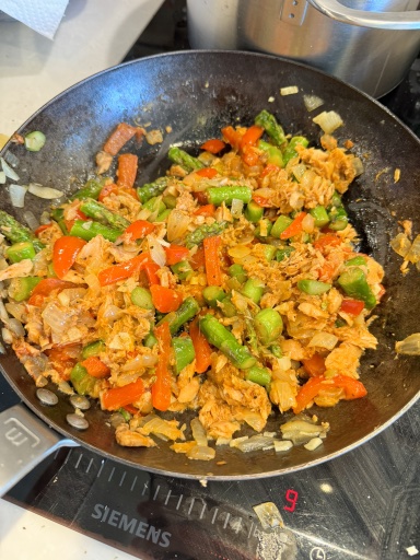 salmon vegetable pasta