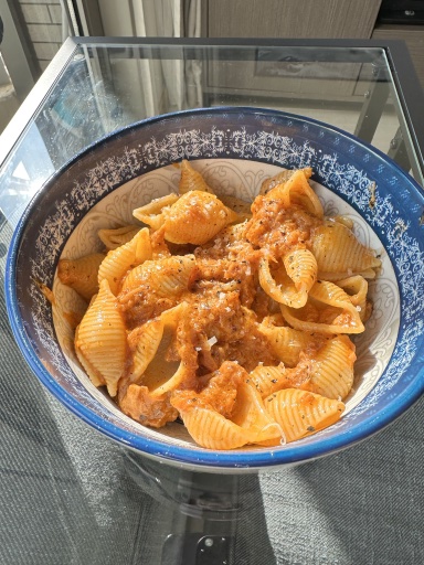 pasta shells with tomato sauce