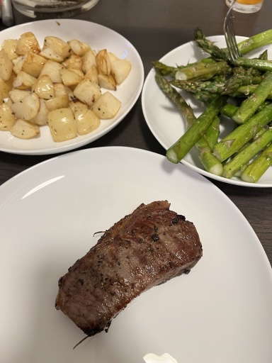 steak with potatoes and asparagus