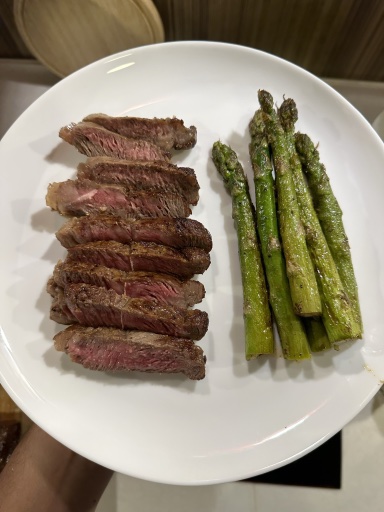 steak with asparagus