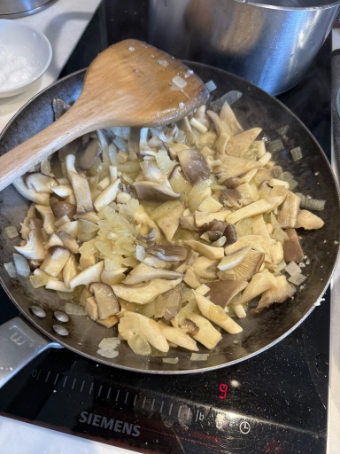 sausage mushroom broccoli pasta