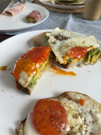 avocado toast with fried eggs