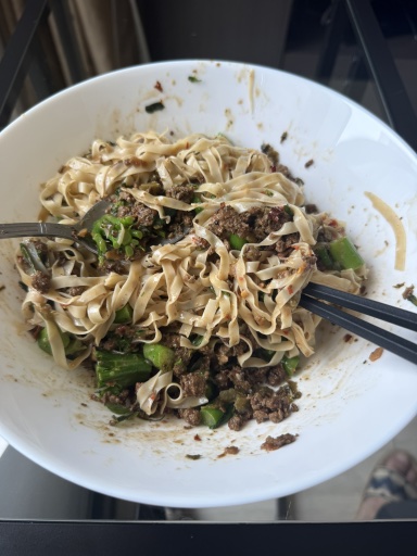 noodles with greens and minced beef