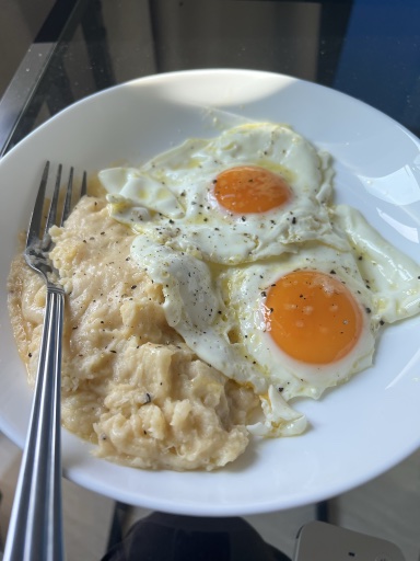 fried eggs with mash