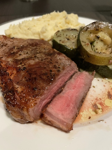 steak with mashed potatoes and zucchini