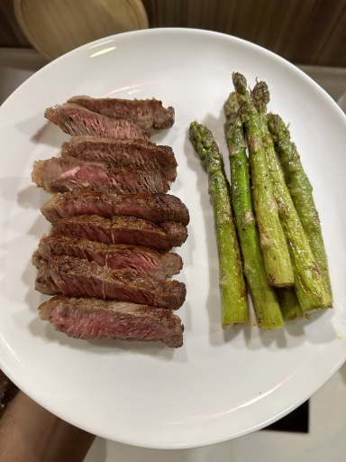 steak with asparagus