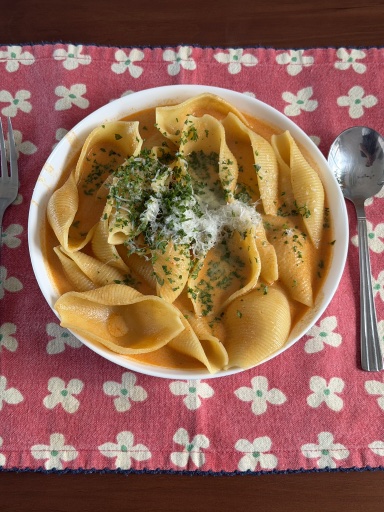 creamy tomato shell pasta
