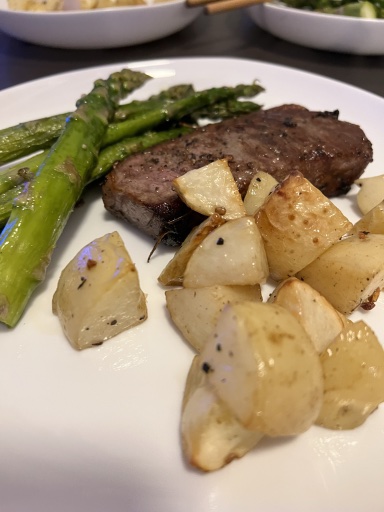 steak with potatoes and asparagus