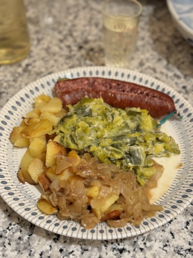 sausage with creamed leeks and potatoes
