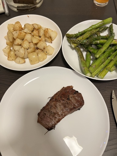 steak with potatoes and asparagus